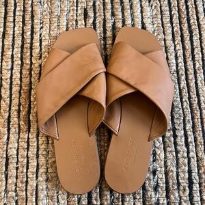 Everlane tan leather sandals